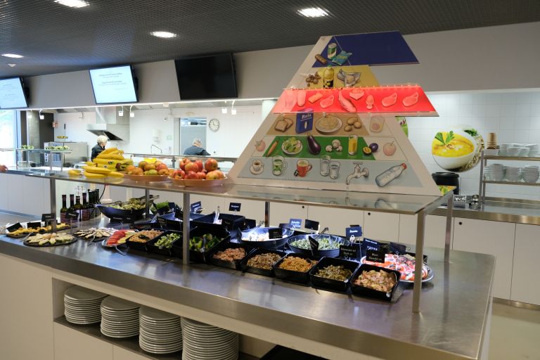 Ansicht Buffet in einem Personalrestaurant