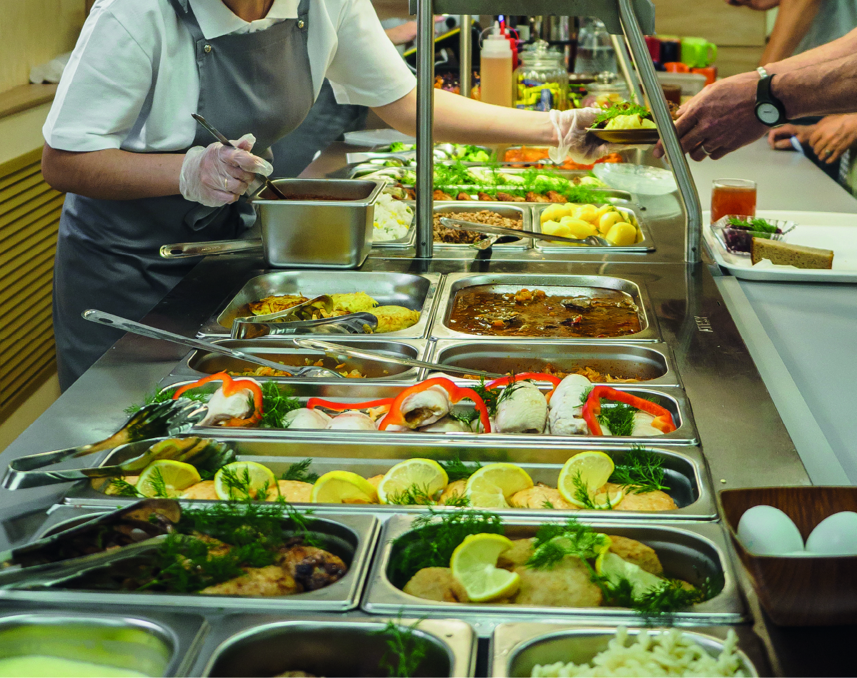Verschiedene Speisen am Buffet
